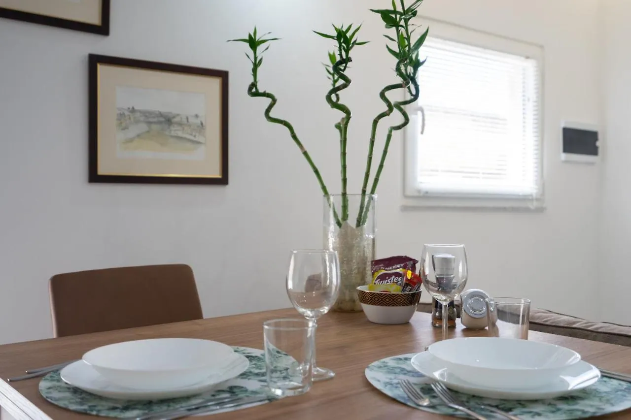 Apartment The Shoebox -Stylish & Cosy House Cospicua Malta